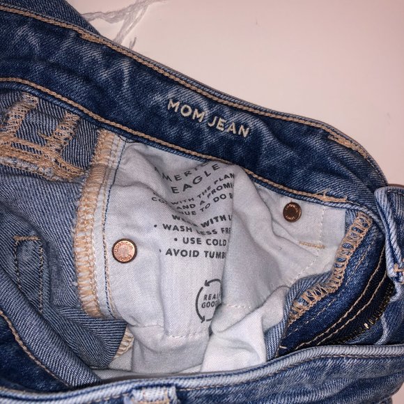 AE Ripped Mom Jean - Picture 4 of 4